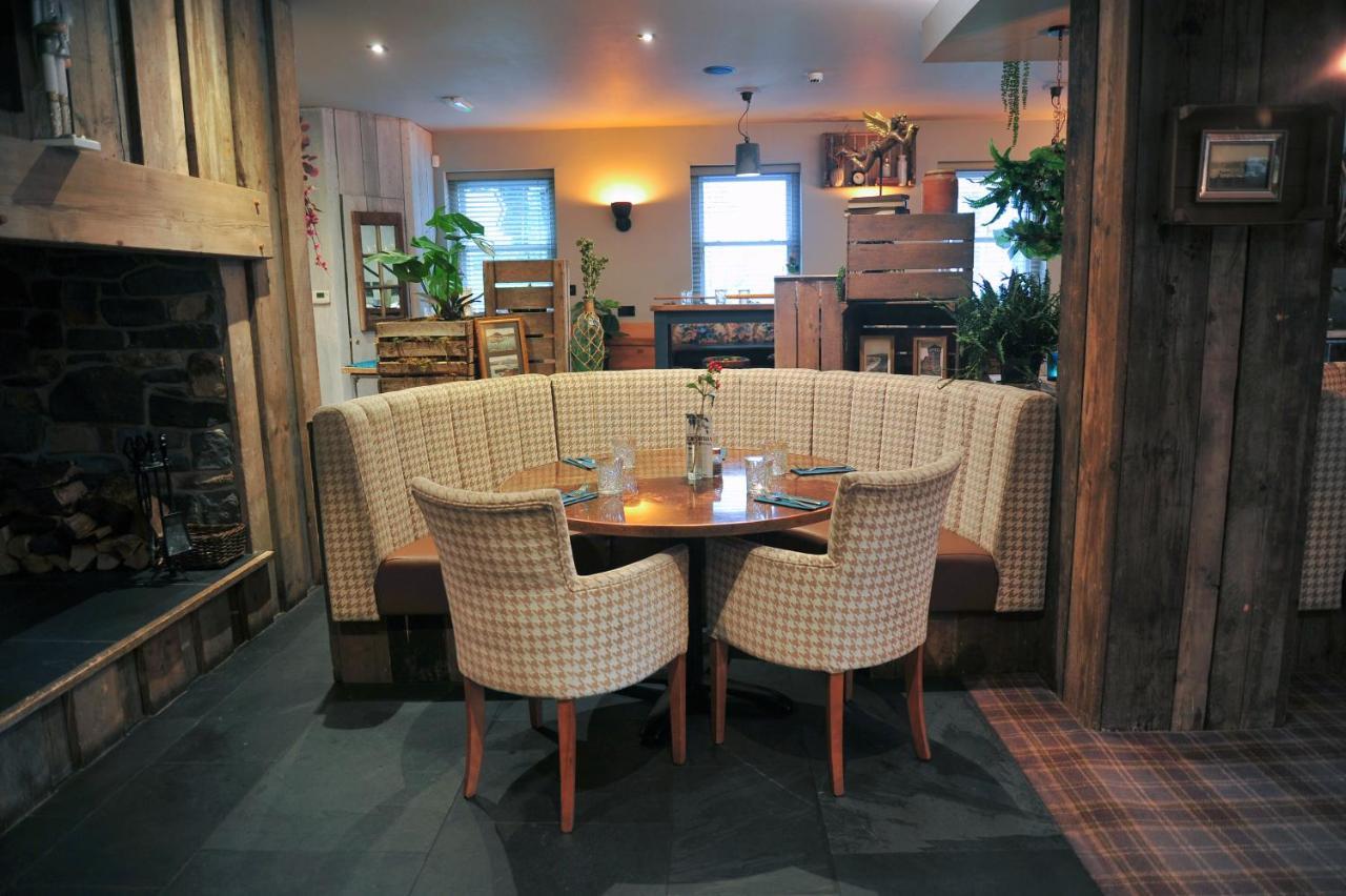 The Tal-Y-Cafn Hotel 康威 外观 照片